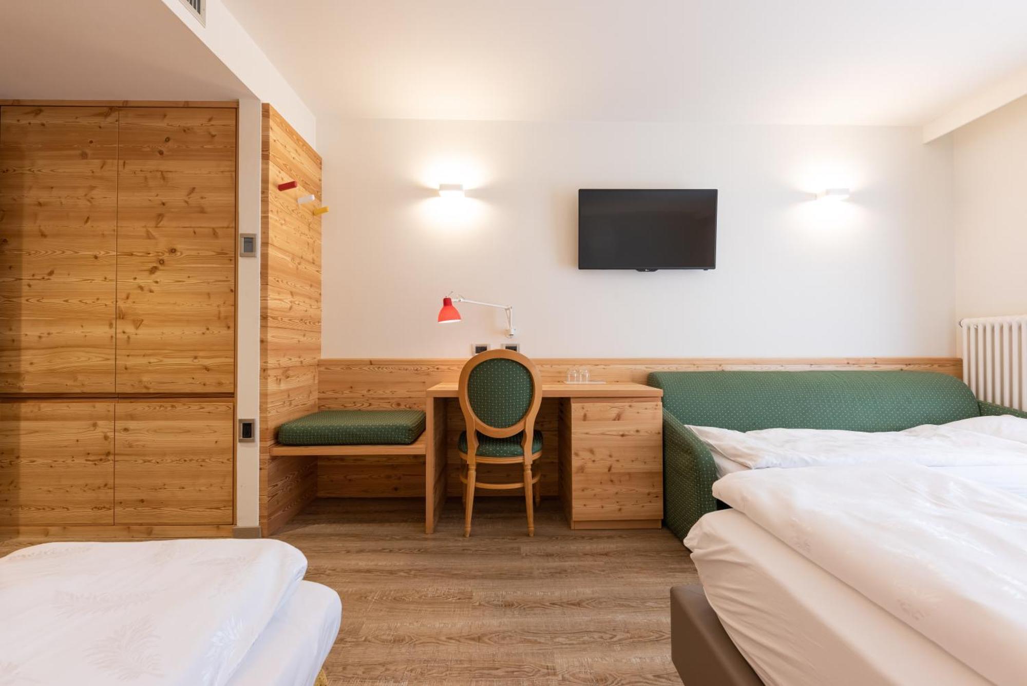 Alpholiday Dolomiti Wellness & Family Hotel ديمارو الغرفة الصورة