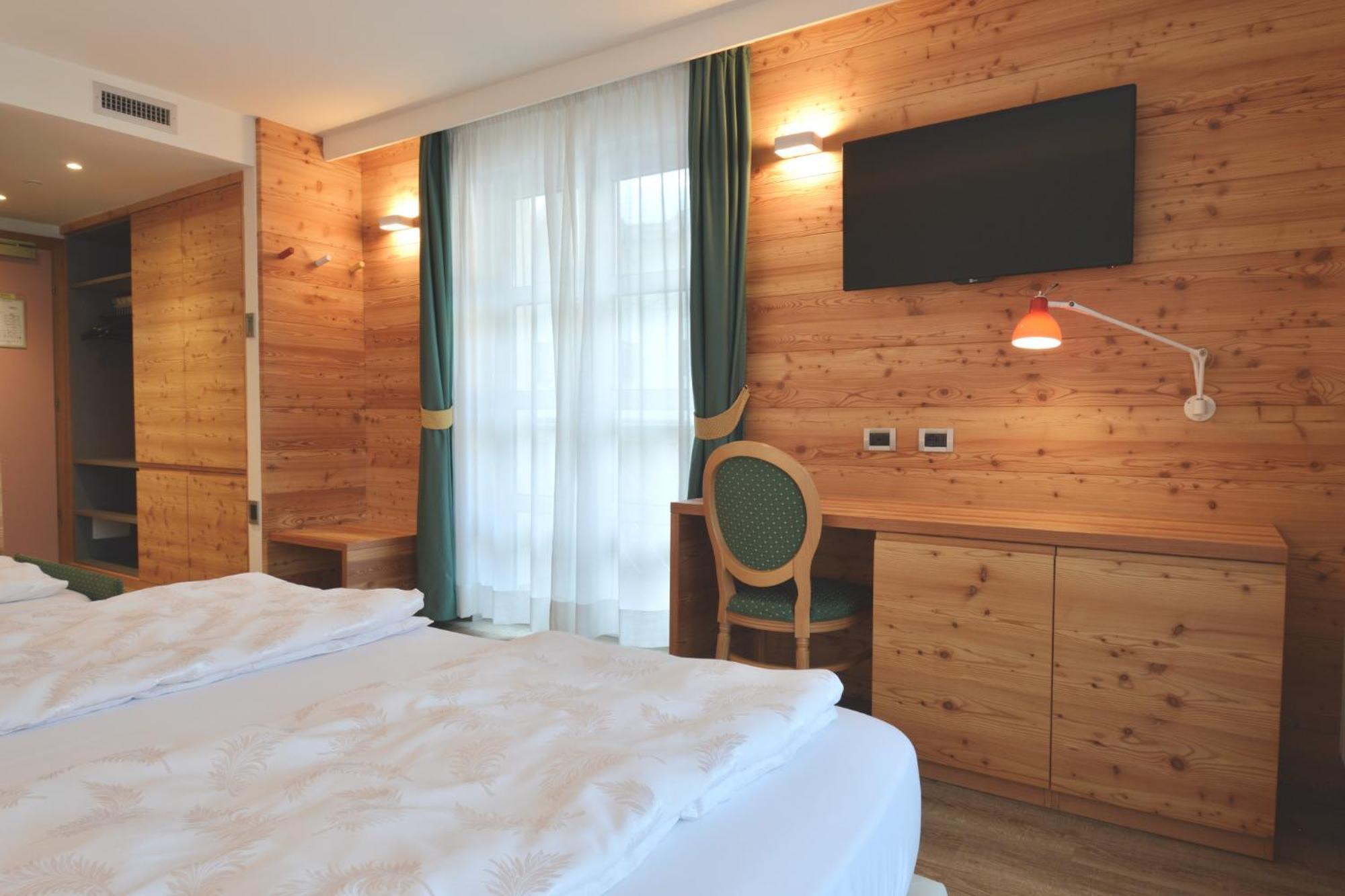 Alpholiday Dolomiti Wellness & Family Hotel ديمارو الغرفة الصورة
