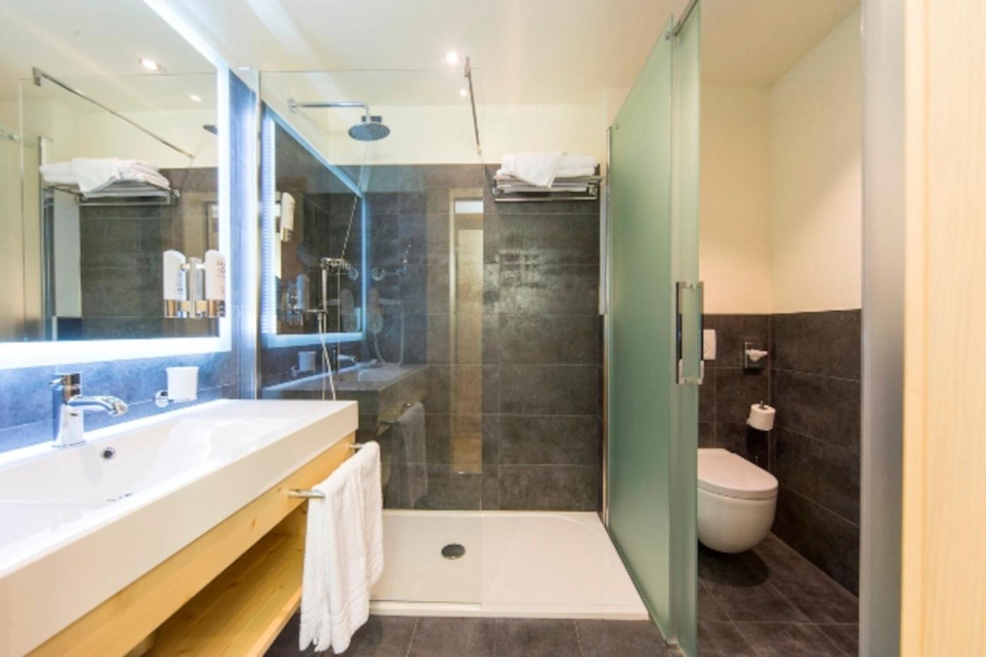 Alpholiday Dolomiti Wellness & Family Hotel ديمارو الغرفة الصورة