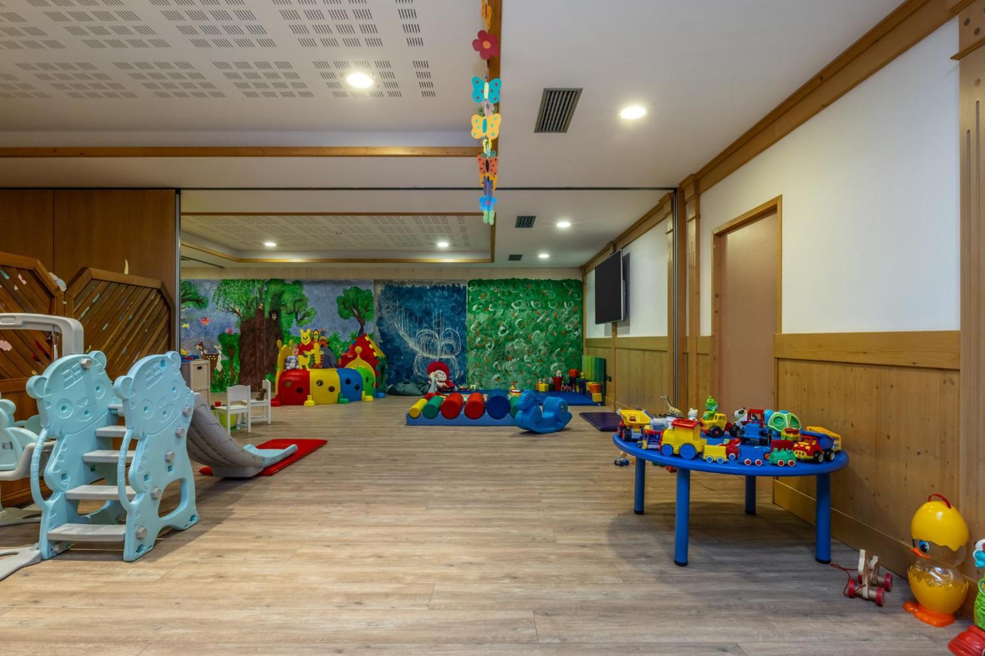 Alpholiday Dolomiti Wellness & Family Hotel ديمارو المظهر الخارجي الصورة