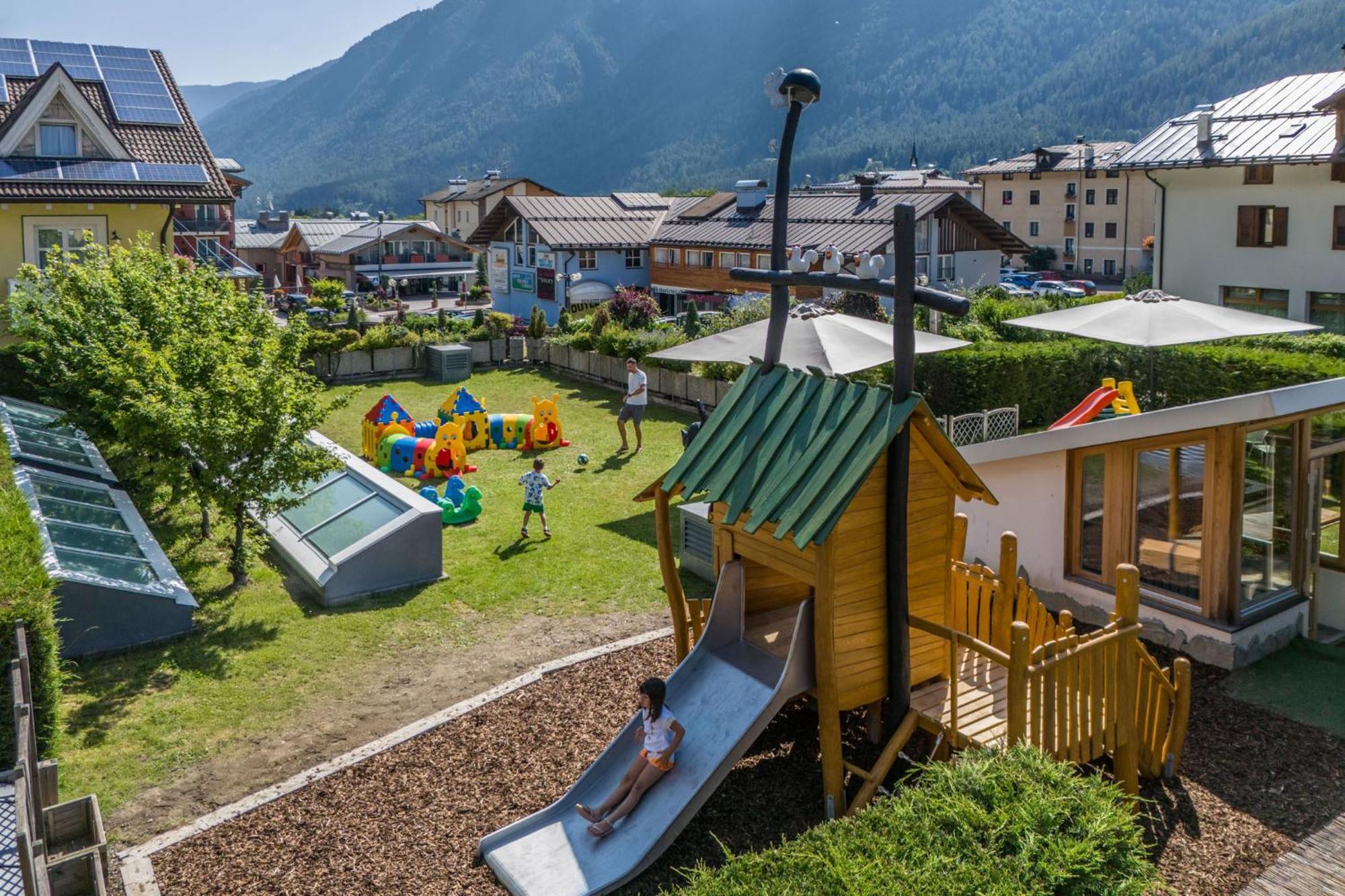 Alpholiday Dolomiti Wellness & Family Hotel ديمارو المظهر الخارجي الصورة