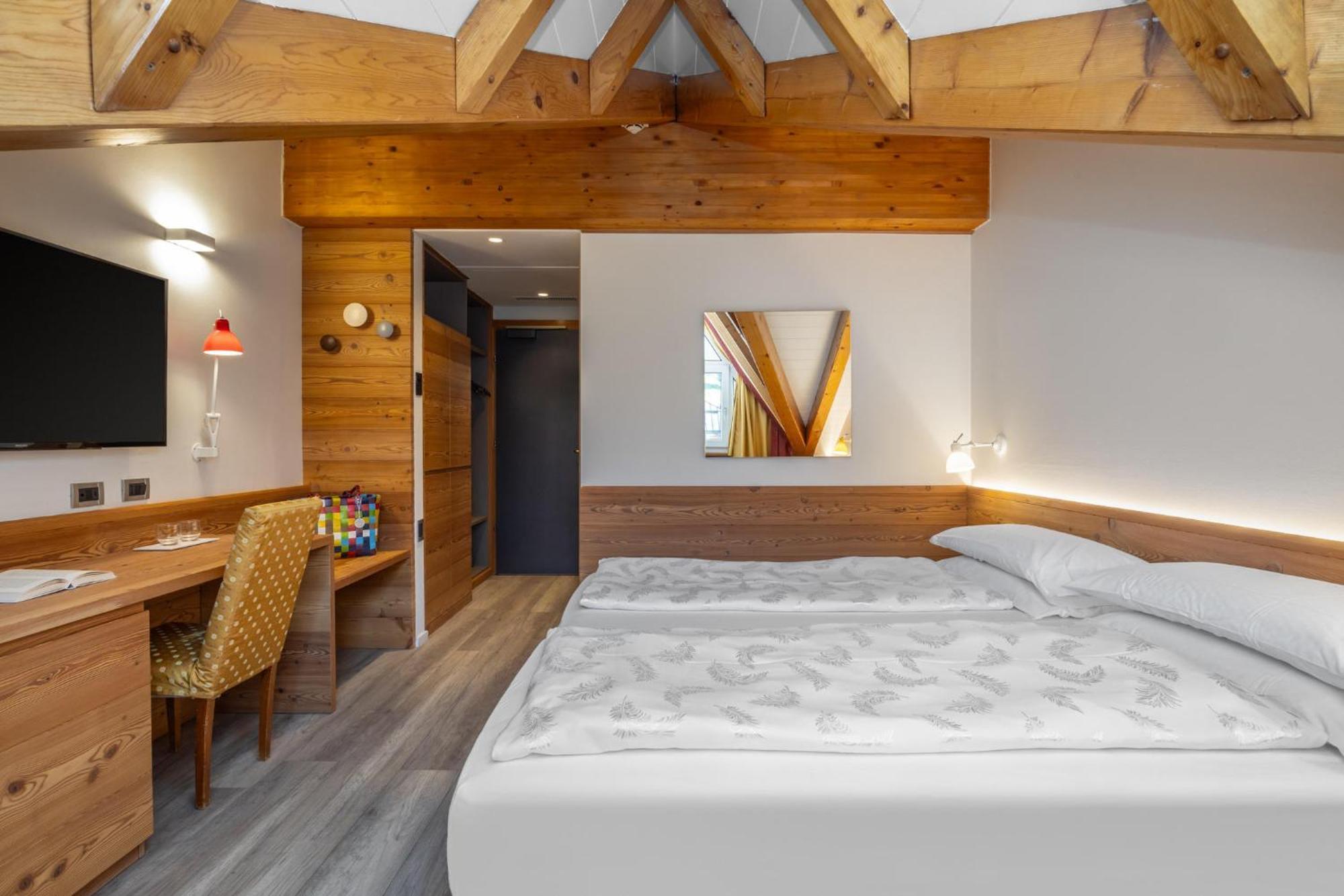Alpholiday Dolomiti Wellness & Family Hotel ديمارو الغرفة الصورة