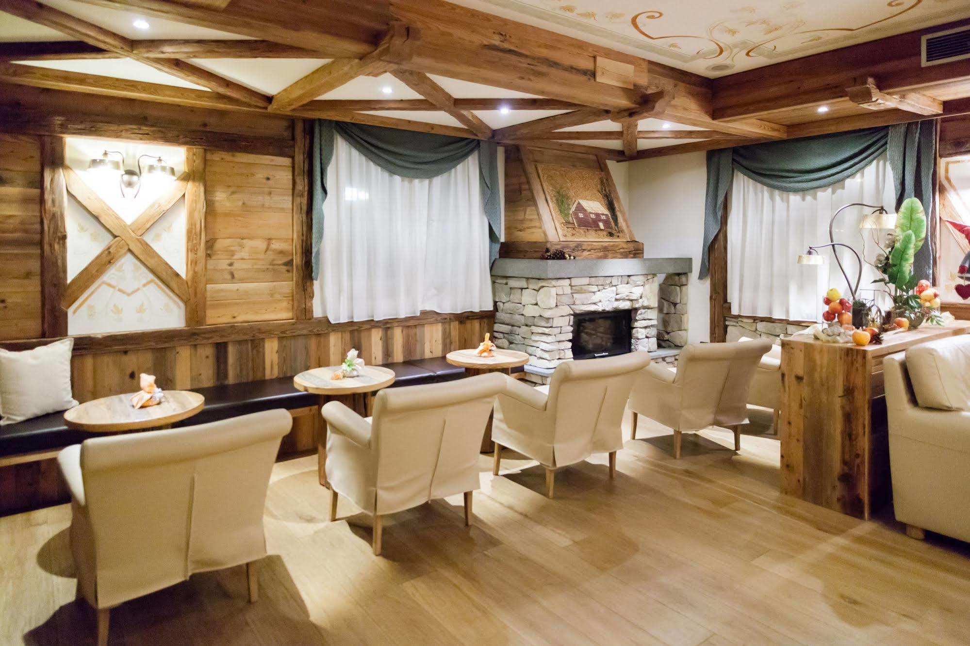 Alpholiday Dolomiti Wellness & Family Hotel ديمارو المظهر الخارجي الصورة