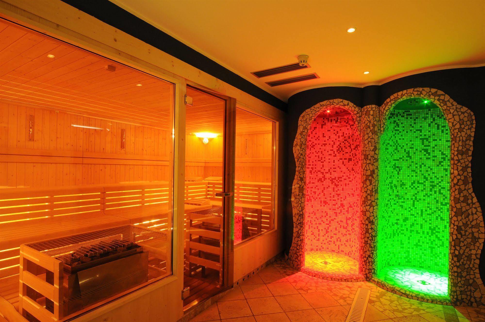 Alpholiday Dolomiti Wellness & Family Hotel ديمارو المرافق الصورة