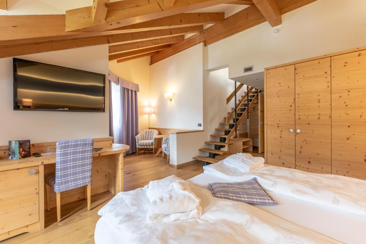 Alpholiday Dolomiti Wellness & Family Hotel ديمارو المظهر الخارجي الصورة